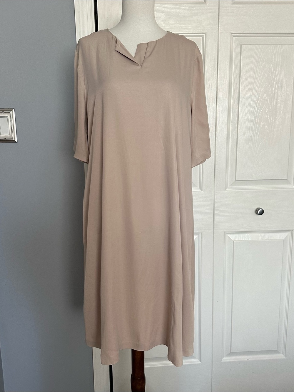 Fabiana Filippi Minimalist V-Neck Shift Dress in Soft Mauve / tan